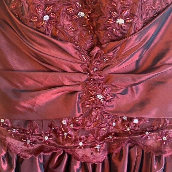 Wine red strapless sweetheart neckline ball gown prom dress with beaded bodice - Picture 4 of 9